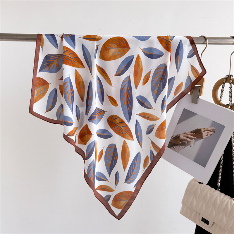 Luxury Brand Print 70cm Square - Face Scarf Mask 评论和价格